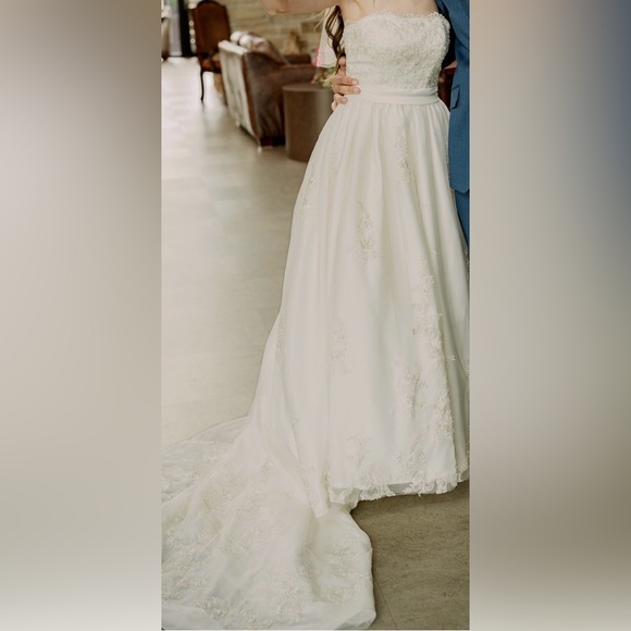 Cream Strapless 2 Wedding Dress with Beautiful Bead Detail - Picture 2 of 4